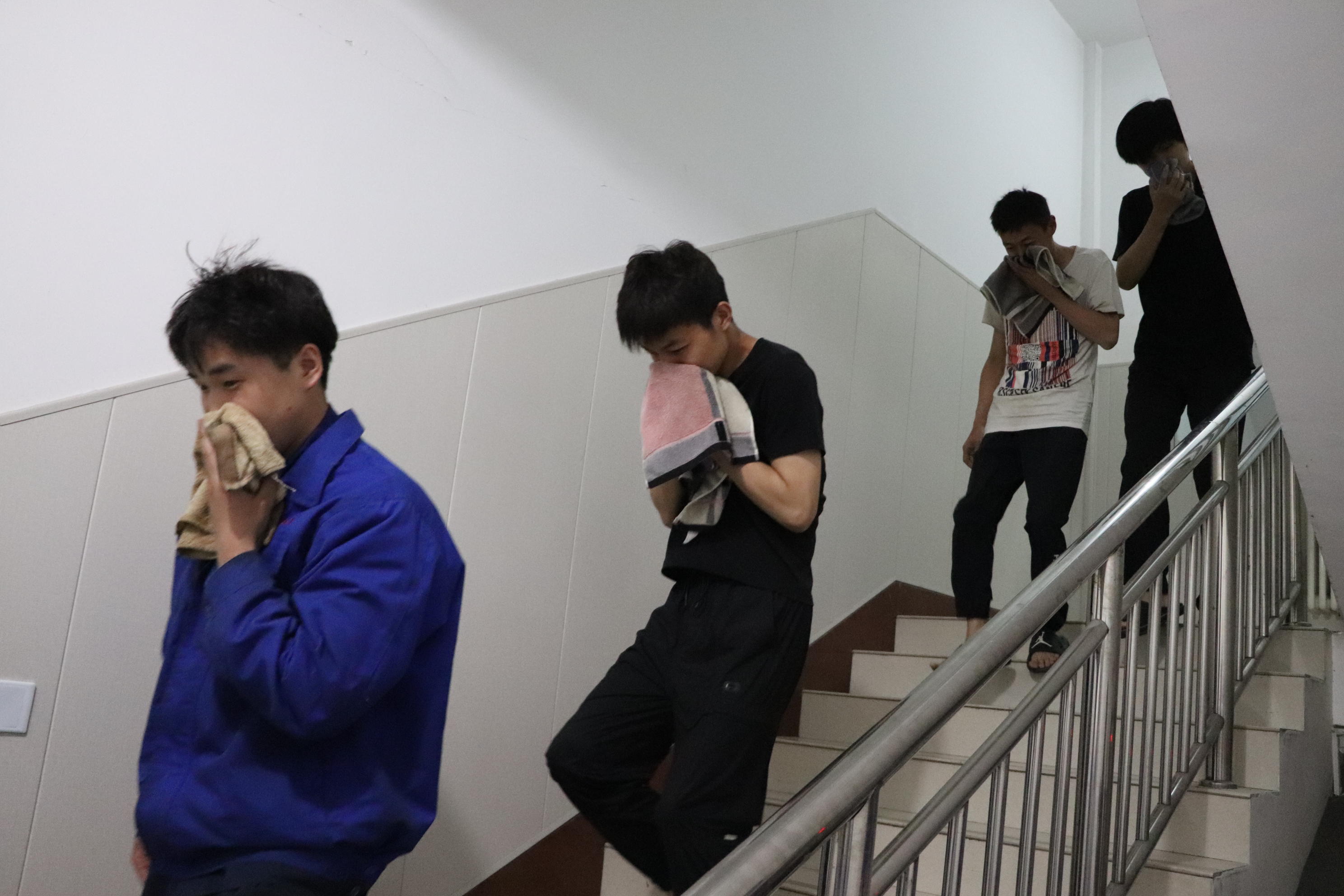 盤(pán)錦合力火災應急疏散演練.jpg